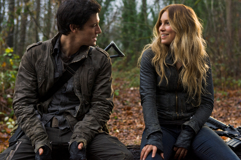 Drew Roy and Sarah Carter. Courtesy of TNT and Turner Broadcasting