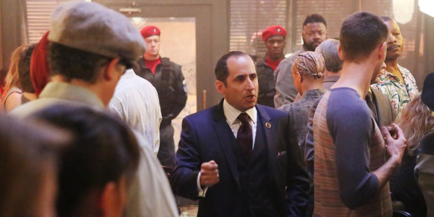 COLONY -- "98 Seconds" Episode 103 -- Pictured: Peter Jacobson as Proxy Alan Snyder -- (Photo by: Danny Feld/USA Network)