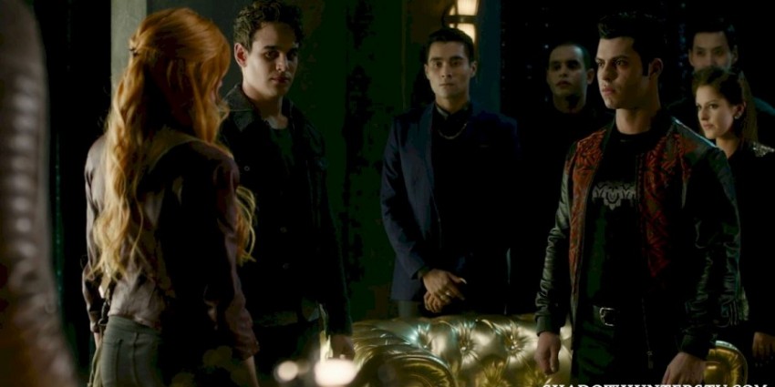 Clary and Simon convince Raphael to join a Downworlder alliance