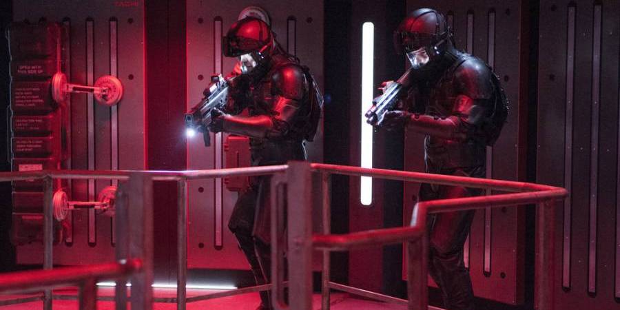 THE EXPANSE -- "Caliban's War" Episode 213 -- Pictured: (l-r) Wes Chatham as Amos Burton, Steven Strait as Earther James Holden -- (Photo by: Rafy/Syfy)