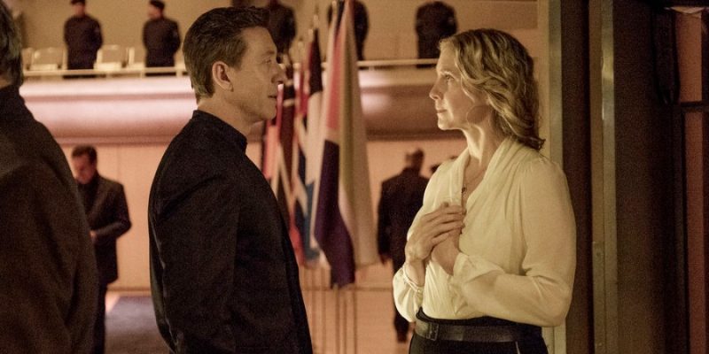 THE EXPANSE -- "Reload" Episode 304 -- Pictured: (l-r) Shawn Doyle as Secretary Errinwright, Elizabeth Mitchell as Anna Volovodov -- (Photo by: Rafy/Syfy)