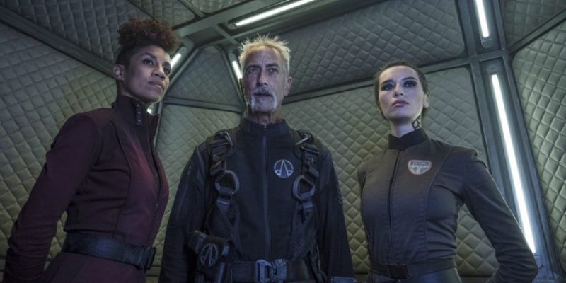 THE EXPANSE -- "Delta-V" Episode 307 -- Pictured: (l-r) Dominique Tipper as Naomi Nagata, David Strathairn as Klaes Ashford, Cara Gee as Drummer -- (Photo by: Rafy/Syfy)
