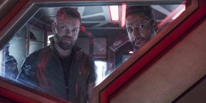 THE EXPANSE -- "Intransigence" Episode 309 -- Pictured: (l-r) Wes Chatham as Amos Burton, Cas Anvar as Alex Kamal -- (Photo by: Rafy/Syfy)