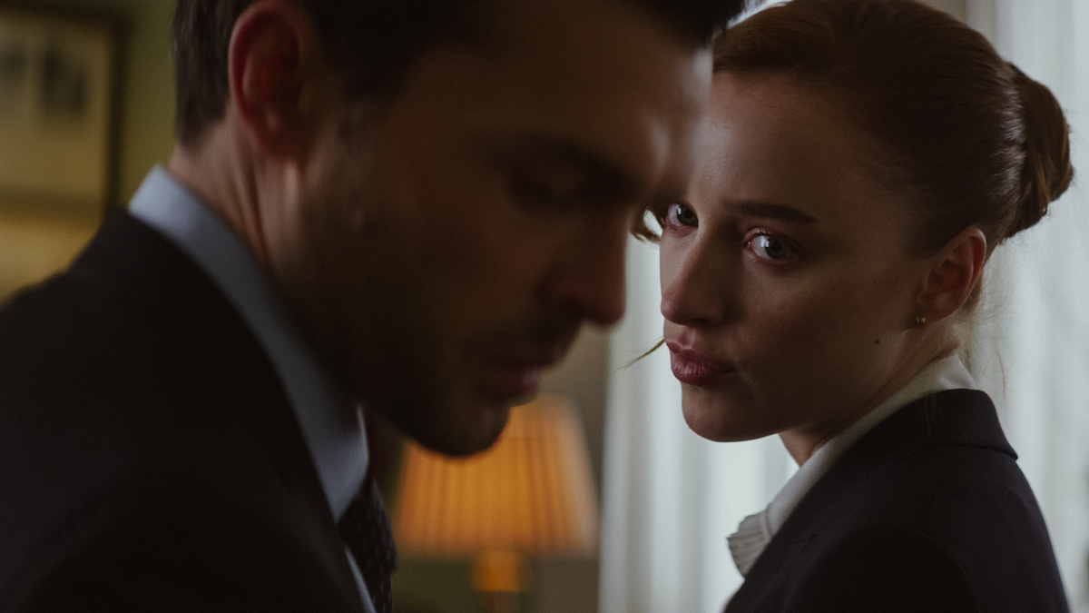 Fair Play. (L to R) Alden Ehrenreich as Luke and Phoebe Dynevor as Emily in Fair Play. Cr.  Courtesy of Netflix