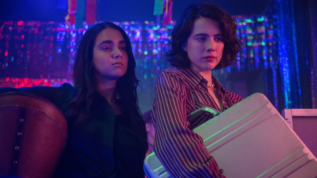 (L to R) Geraldine Viswanathan as "Marian" and Margaret Qualley as "Jamie" in director Ethan Coen's DRIVE-AWAY DOLLS, a Focus Features release. Credit: Wilson Webb / Working Title / Focus Features