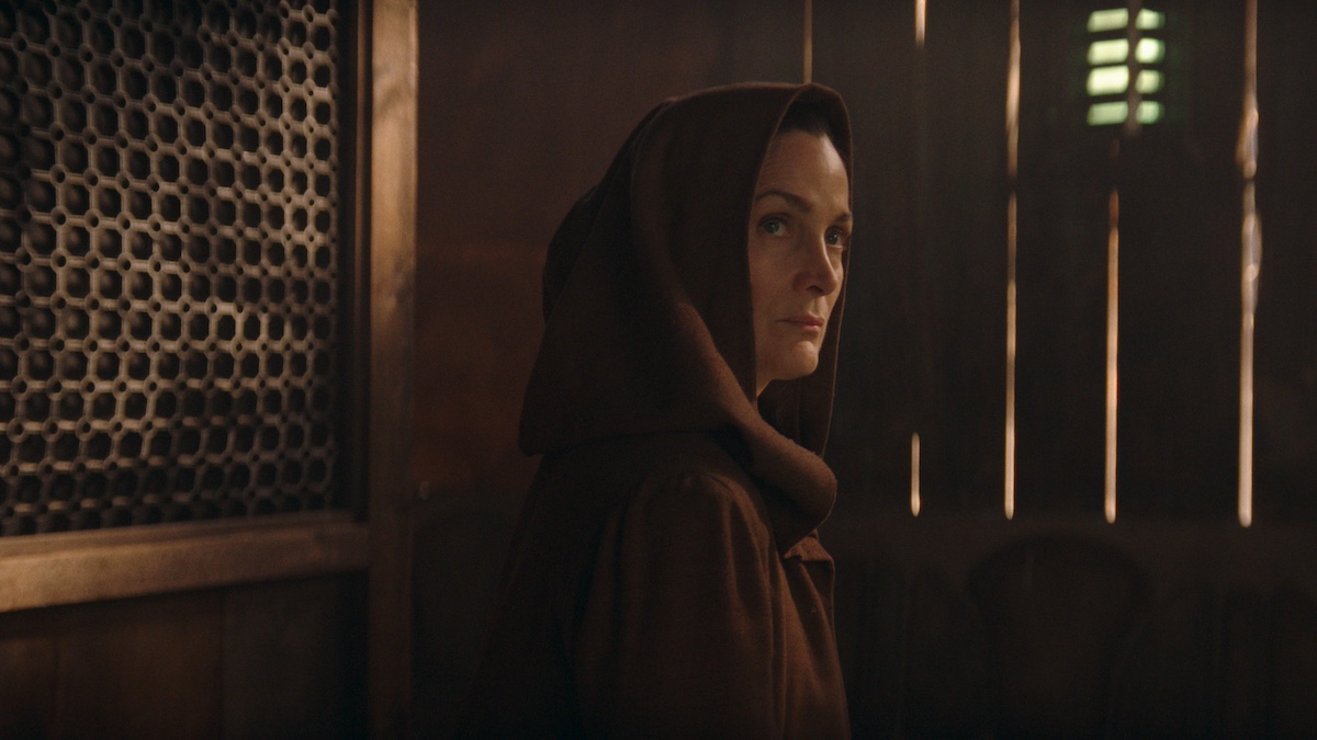 Jedi Master Indara (Carrie-Anne Moss) in Lucasfilm's THE ACOLYTE, exclusively on Disney+. ©2024 Lucasfilm Ltd. & TM. All Rights Reserved.